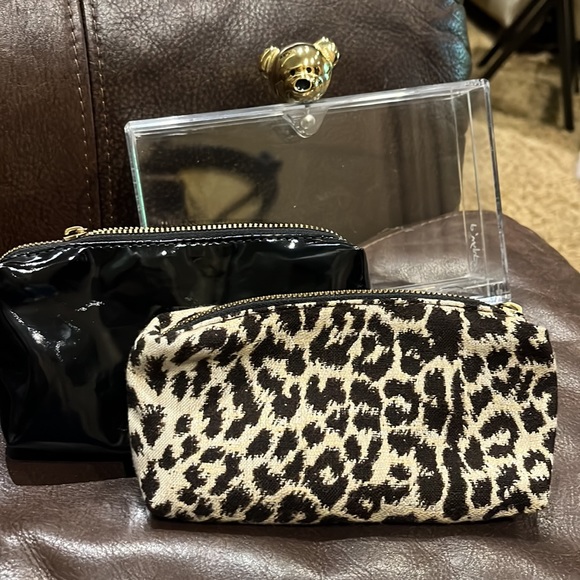 Ashlyn’d lucite clutch with interchangeable pouches - Picture 7 of 7